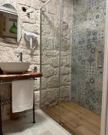 & La Petra * سيغلي ميسابيكا