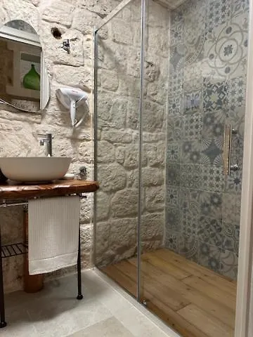 & La Petra * 세글리에 메사피카